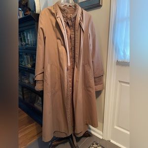 Vintage trench coat of Saks Fifth Avenue long all-weather coat. Two-piece coat.